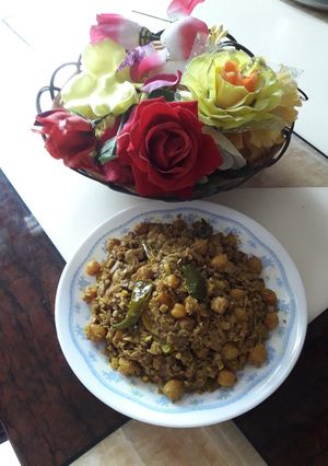 A picture of Banana flower fry with chole.