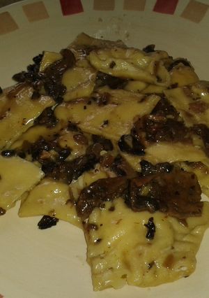 A picture of 3 cheeses and smoked ham ravioli.