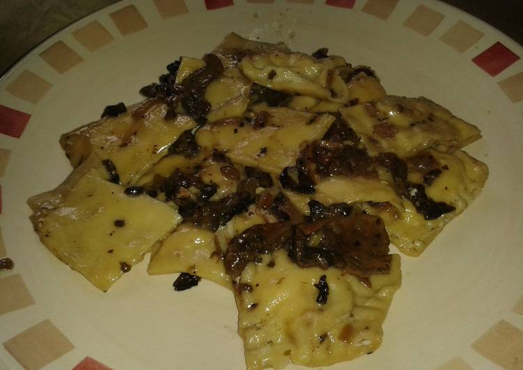 3 cheeses and smoked ham ravioli