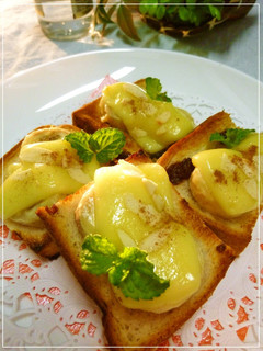 A picture of Cheese on Raisin Banana Toast.