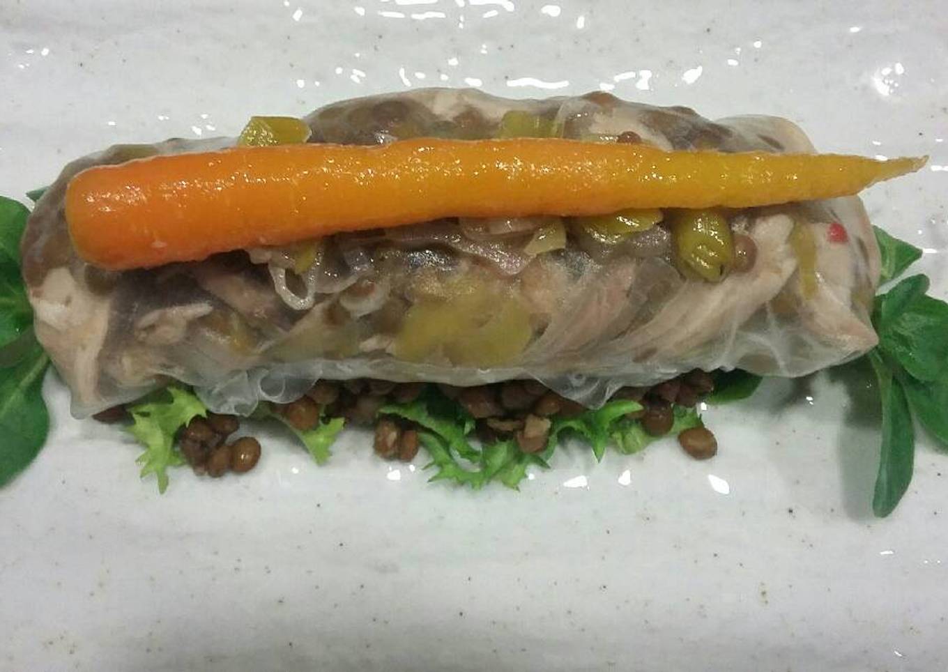 Rollos de pollo en escabeche y ensalada de lentejas