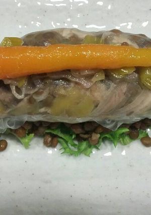 Foto principal de Rollos de pollo en escabeche y ensalada de lentejas