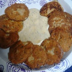 A picture of Garlicky Cheesy fried tuna biscuits.
