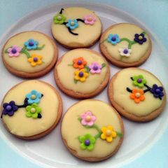 A picture of Vickys Mothers Day Cake & Cookie Decorating Ideas.