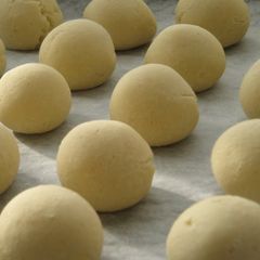 A picture of Fluffy & Chewy Pao de Queijo (Cheese Bread).