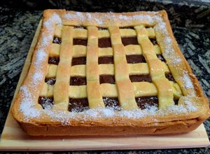 Una foto de Pastafrola cuadrada con aceite