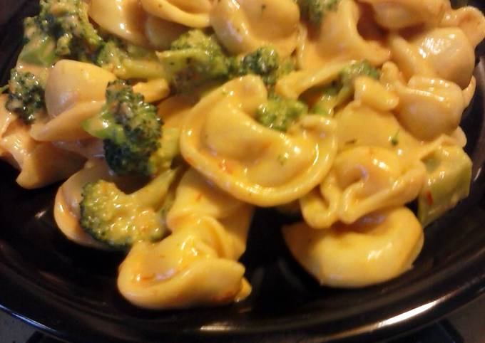 10 minute cheesy tortellini and broccoli