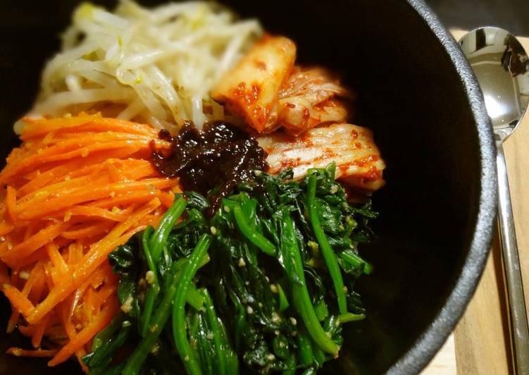 Recipe of Speedy Stone Bowl Bibimbap Made in a Nambu Tekki Iron Pot