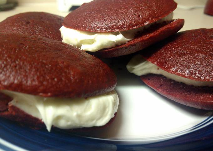 How to Make Super Quick Homemade Red Velvet Whoopee Pies