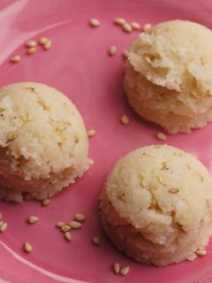 A picture of Raw Rice and White Sesame Cookies.