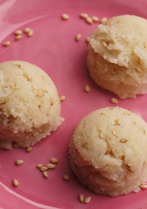 A picture of Raw Rice and White Sesame Cookies.