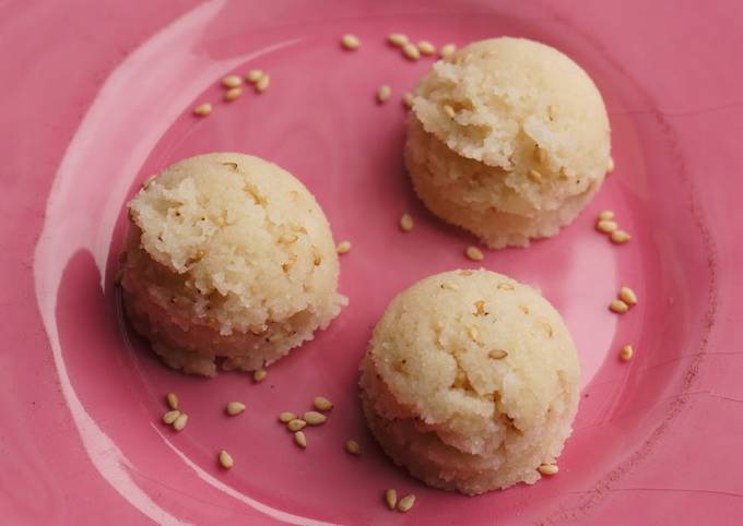 Raw Rice and White Sesame Cookies