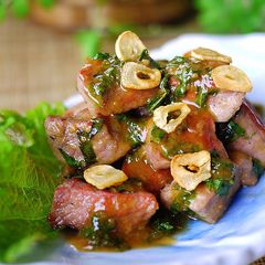 A picture of Steak Cubes with Garlic Shiso Miso Sauce.