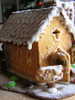 A picture of Christmas Cookie House.