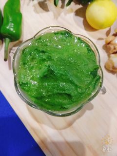 हरे धनिया और पुदीने की हरी हल्दी वाली चटनी रेसिपी मुख्य फोटो