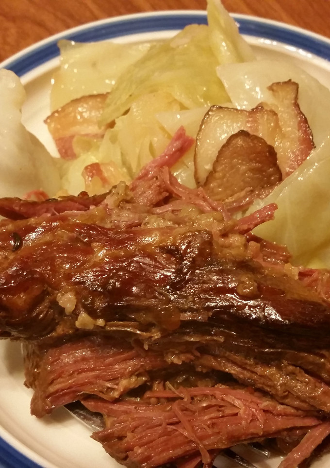 A picture of Corned beef and cabbage.