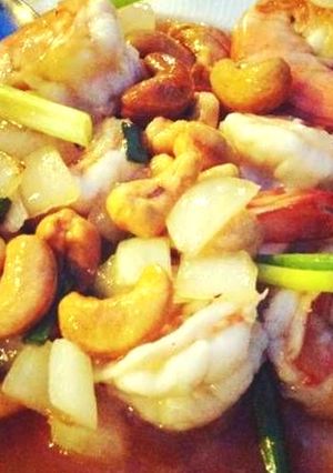 รูปของ ไก่-กุ้งผัดเม็ดมะม่วงหิมพานต์