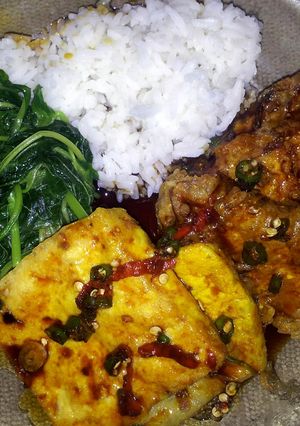 A picture of Fried yellow tofu with spicy soy sauce.