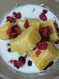 A picture of Sweet Potato In Coconut Milk Dessert.
