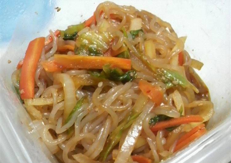 Steps to Make Quick Shirataki Noodle Japchae