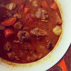 A picture of Caramelized Onion Chicken Curry.