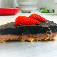 A picture of Strawberry chocolate pie.
