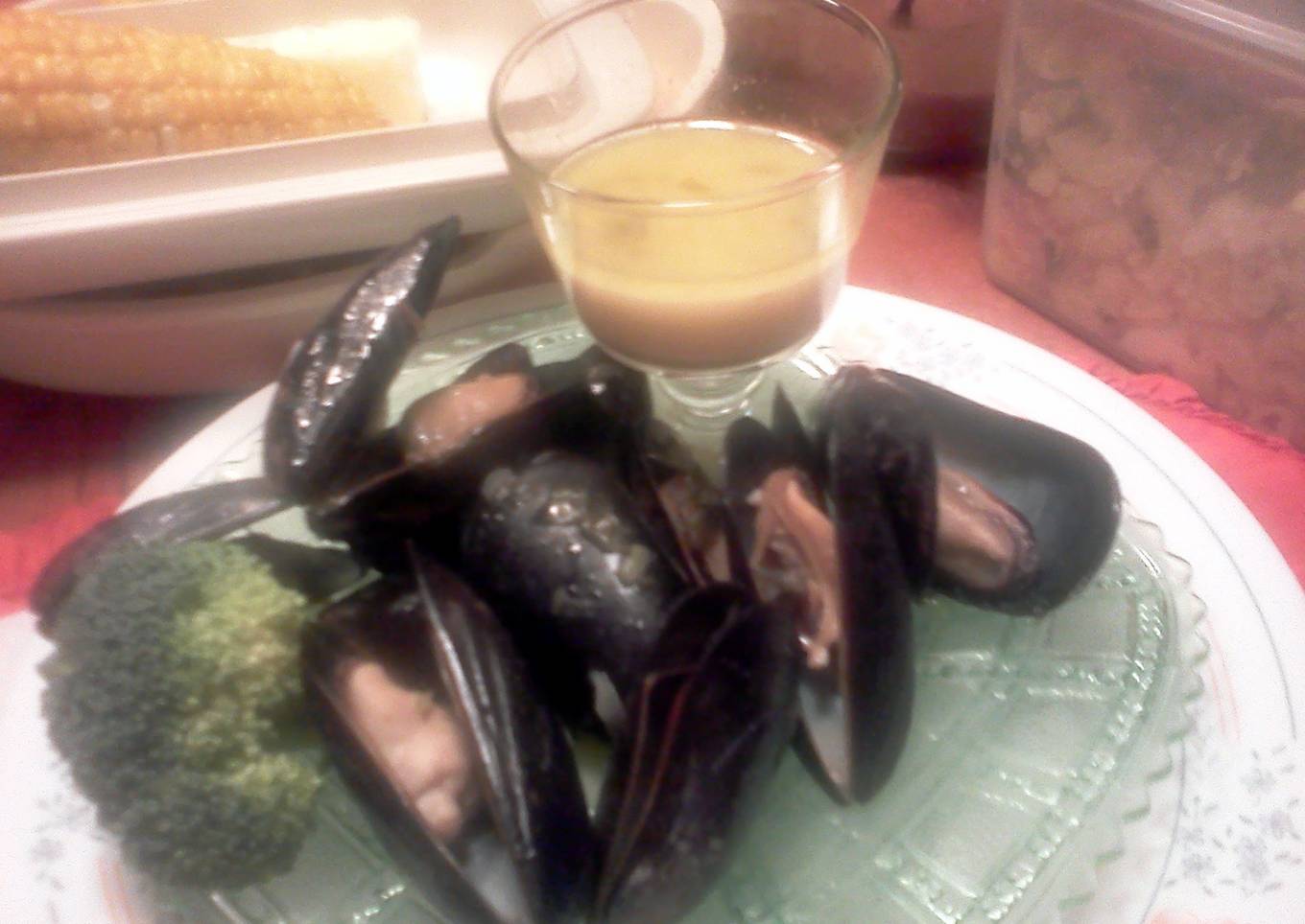 Juicee's mussels steamed in white wine, butter, & garlic