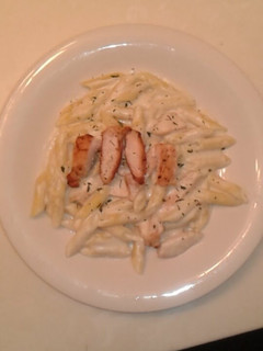 A picture of Chicken Alfredo.