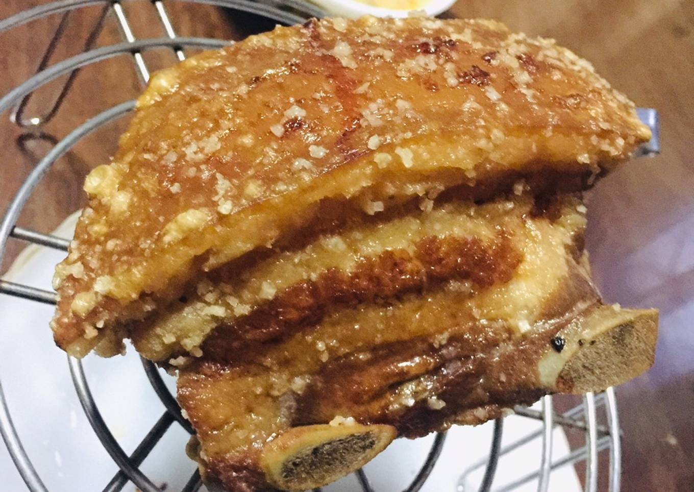 Freshly puffed fresh pork belly / Lechon Qualy: