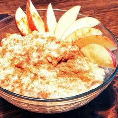 A picture of Quick apple cinnamon oatmeal.