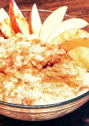 A picture of Quick apple cinnamon oatmeal.