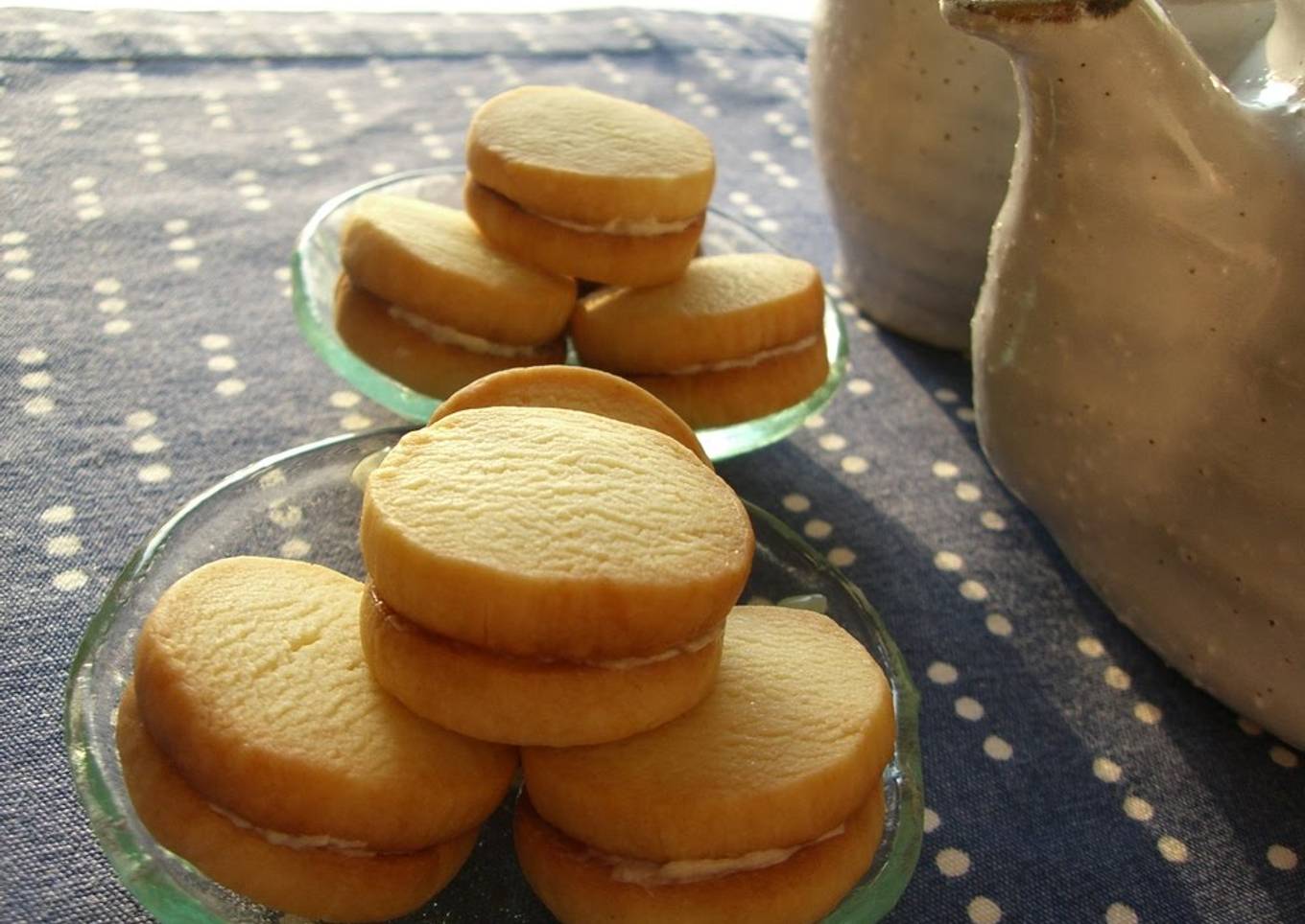 Milk Sandwich Cookies with Cream Filling