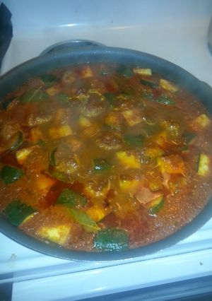 A picture of caldo de albondigas(meatball stew).