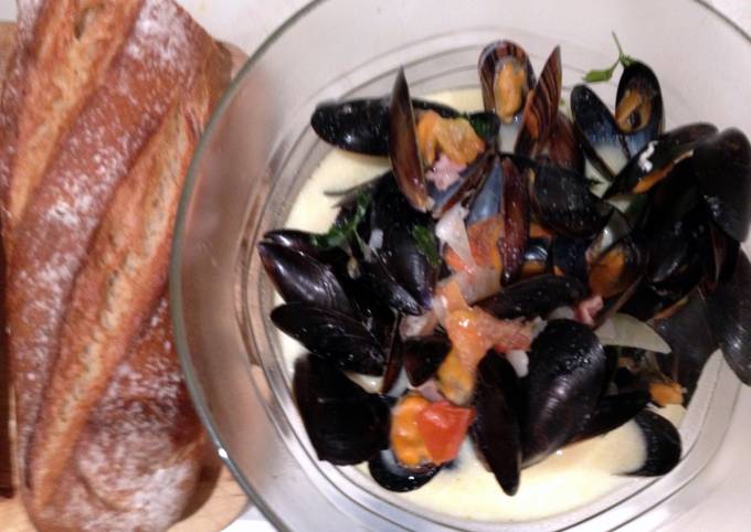 Easiest Way to Make Quick Moules Mariniere