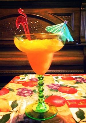 A picture of Sunshinne orange and mango smoothie.