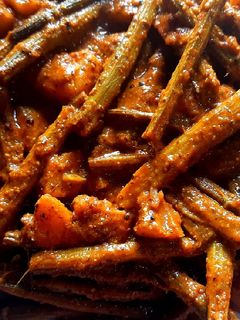 सहजन आलू की लाजीज सब्जी (sahjan aloo ki lajiz sabzi recipe in Hindi) रेसिपी मुख्य फोटो
