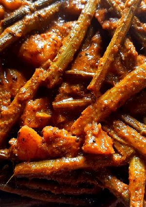 सहजन आलू की लाजीज सब्जी (sahjan aloo ki lajiz sabzi recipe in Hindi) रेसिपी मुख्य फोटो
