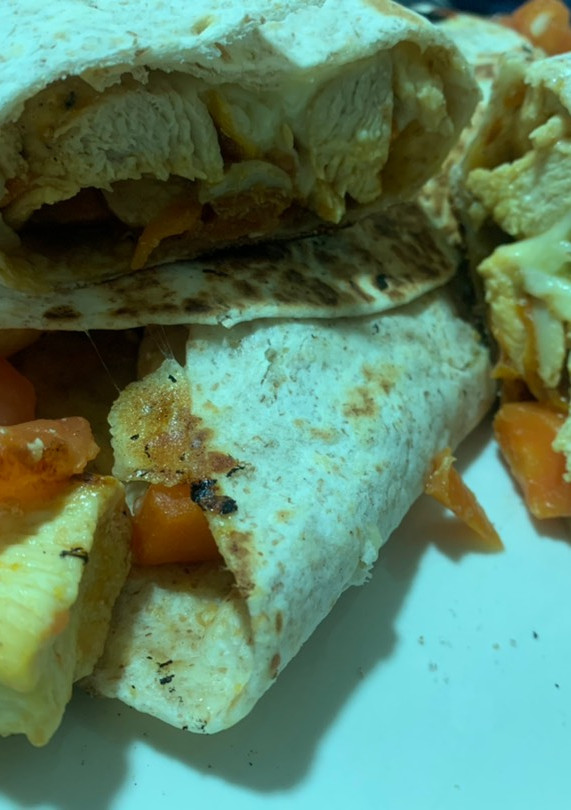 Una foto de Burrito de pollo y verduras🌮🌮