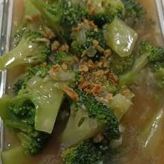 A picture of Brokoli saus Tiram Tim Telur.