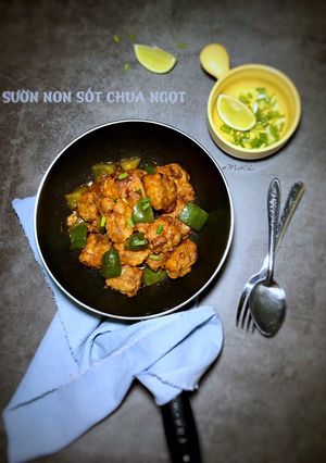Hình của món Sườn non sốt chua ngọt.