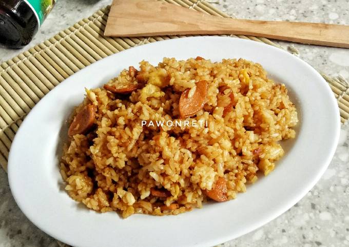 Resep Nasi Goreng Sosis Bumbu Iris oleh Retno Pujianti - Cookpad