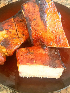 Una foto de Panza o costal de cerdo al horno de leña