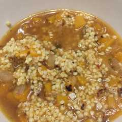 Una foto de Sopa de calabaza y mijo