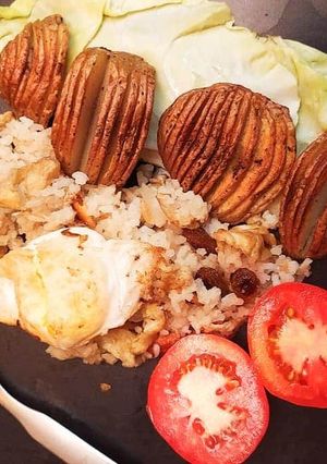 এগ রইস হাসলেবাক পটেটো ভাজা পোঁচ সাথে সালাদ (egg rice hasselback potato recipe in Bengali) রেসিপির প্রধান ছবি