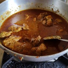 A picture of Chicken curry (vidharbh style).