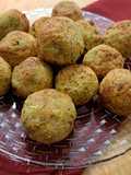 Chifteluțe cu tonn, dovlecel și philadelphia în friteuza cu aer