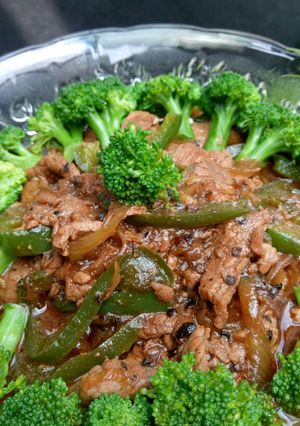 Foto resep Daging sapi lada hitam dengan paprika dan brokoli