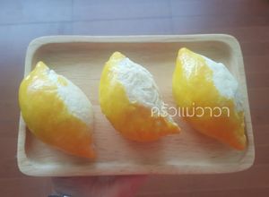 รูปของ ขนมเปี๊ยะทุเรียนไส้ถั่วไข่เค็ม