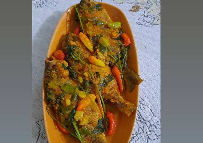 Pesmol ikan ekor kuning