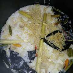 A picture of Nasi Liwet Ikan Teri Rice Cooker.